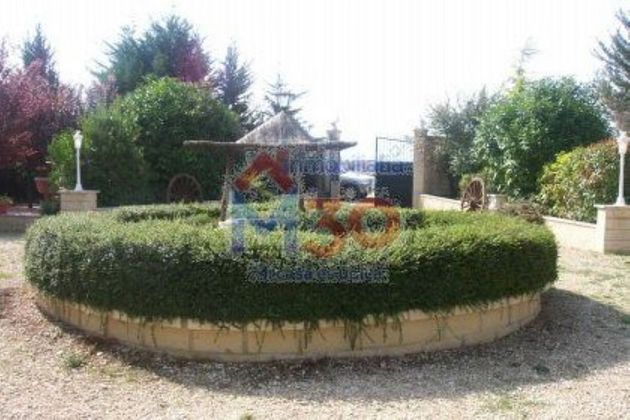 Foto 2 de Venta de chalet en Miranda de Ebro de 3 habitaciones con piscina y jardín