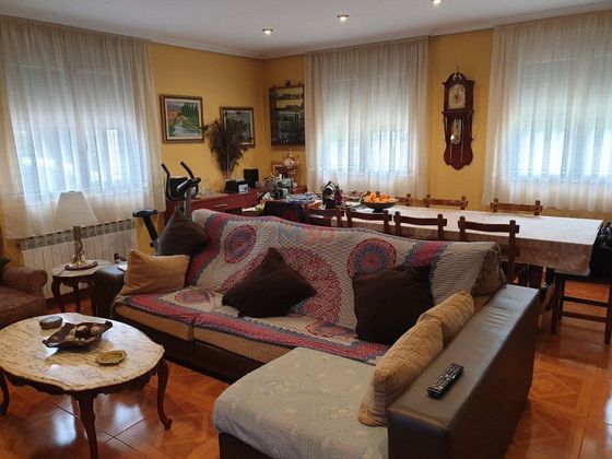 Foto 2 de Venta de casa en Miranda de Ebro de 3 habitaciones con terraza y piscina