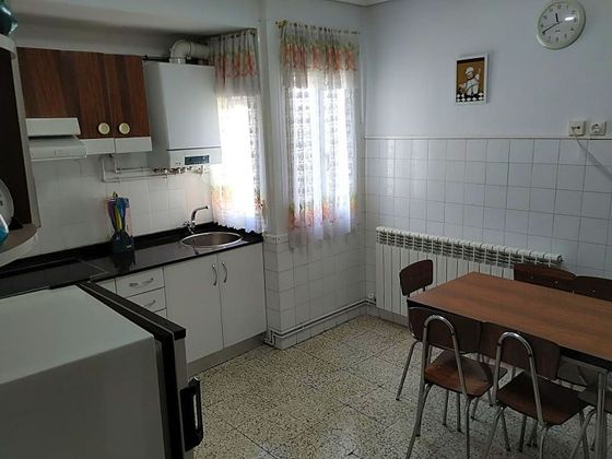Foto 2 de Venta de piso en Centro - Logroño de 3 habitaciones con calefacción