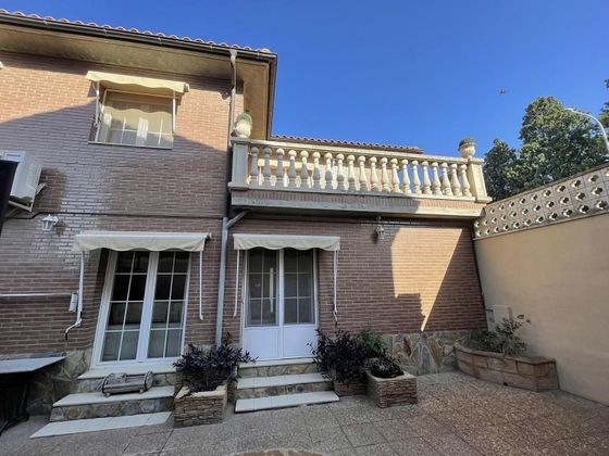 Foto 1 de Casa adossada en venda a Cortes de 4 habitacions amb terrassa i jardí