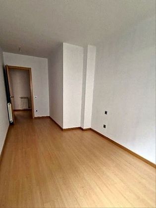 Foto 2 de Venta de piso en Albelda de Iregua de 3 habitaciones con calefacción y ascensor