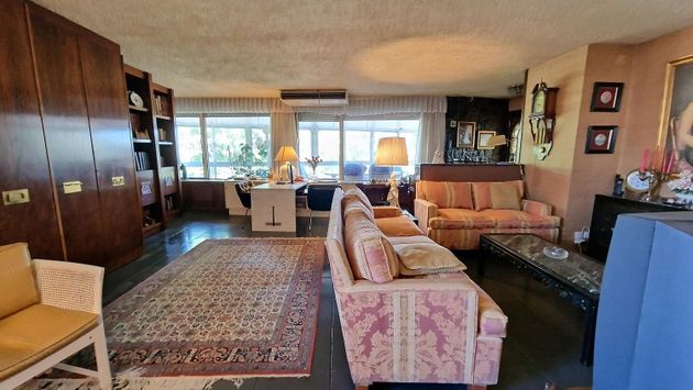 Foto 1 de Casa adossada en venda a La Almozara de 4 habitacions amb terrassa i piscina