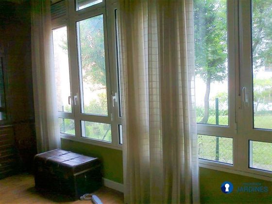 Foto 2 de Piso en venta en Santutxu de 2 habitaciones con balcón y calefacción