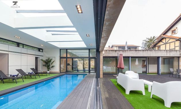 Foto 2 de Chalet en venta en Suances de 5 habitaciones con terraza y piscina