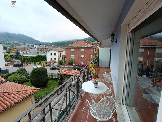 Foto 1 de Casa en venda a Corrales de Buelna (Los) de 3 habitacions amb terrassa i garatge