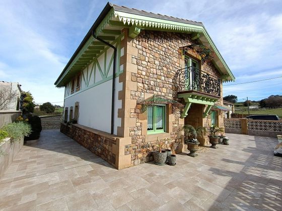 Foto 2 de Venta de chalet en Miengo de 4 habitaciones con terraza y piscina