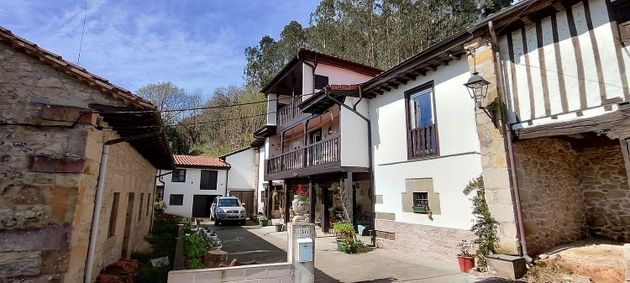 Foto 2 de Xalet en venda a Alfoz de Lloredo de 4 habitacions amb jardí i balcó