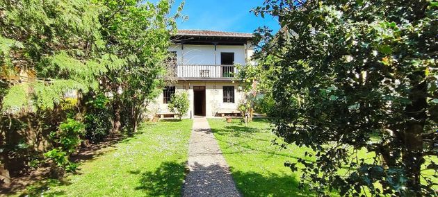 Foto 2 de Casa en venda a Corrales de Buelna (Los) de 3 habitacions amb garatge i jardí