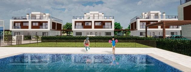 Foto 1 de Casa en venta en Santillana del Mar de 4 habitaciones con terraza y piscina