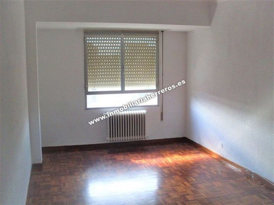 Foto 1 de Pis en venda a Oeste de 3 habitacions amb balcó i calefacció