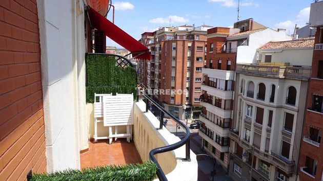 Foto 1 de Pis en venda a Centro - Logroño de 3 habitacions amb terrassa i garatge