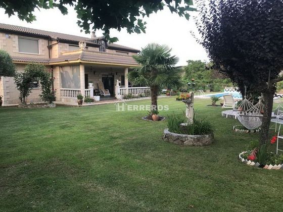 Foto 1 de Xalet en venda a Albelda de Iregua de 7 habitacions amb terrassa i piscina