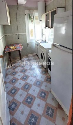 Foto 2 de Pis en venda a Universidad - Los Lirios de 2 habitacions amb terrassa i calefacció