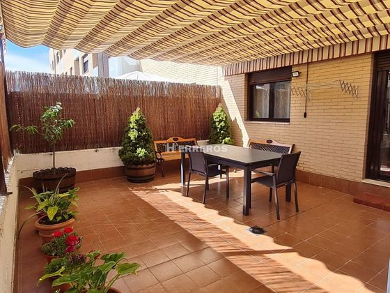 Foto 1 de Pis en venda a Villamediana de Iregua de 2 habitacions amb terrassa i piscina
