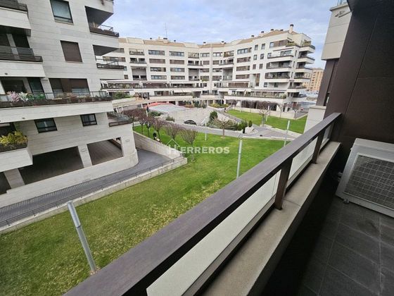 Foto 1 de Piso en venta en Cascajos - Piqueras de 3 habitaciones con terraza y piscina