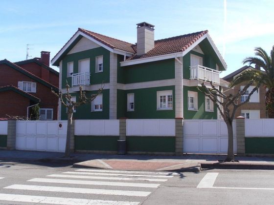 Foto 1 de Xalet en venda a Castrillón de 7 habitacions amb terrassa i garatge