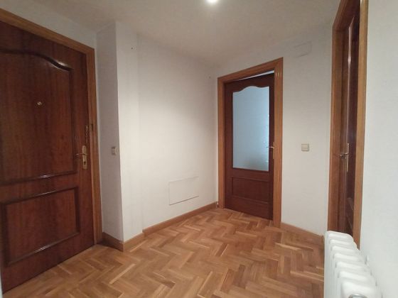 Foto 2 de Pis en venda a calle Carpio de 2 habitacions amb garatge i calefacció