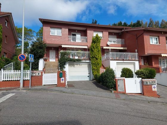 Foto 2 de Casa en venda a Castrillón de 5 habitacions amb terrassa i garatge
