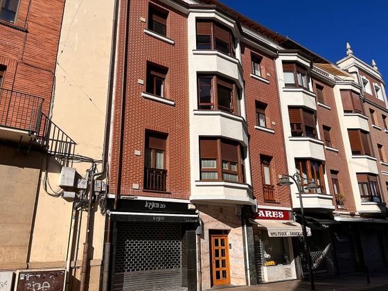 Foto 1 de Pis en venda a Gernika-Lumo de 4 habitacions amb garatge i balcó