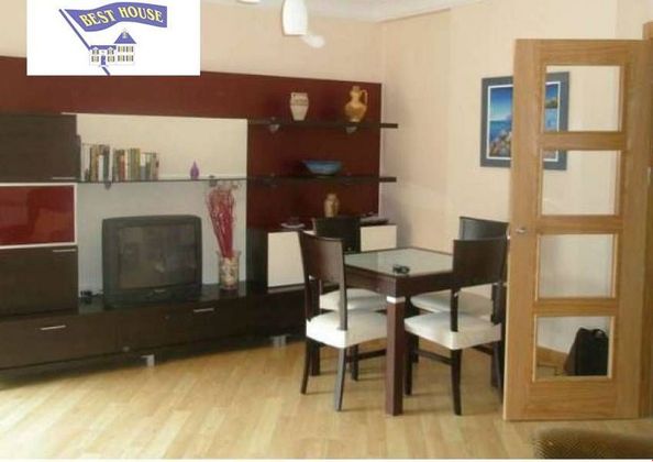Foto 1 de Pis en lloguer a Puerto Chico de 3 habitacions amb terrassa i mobles