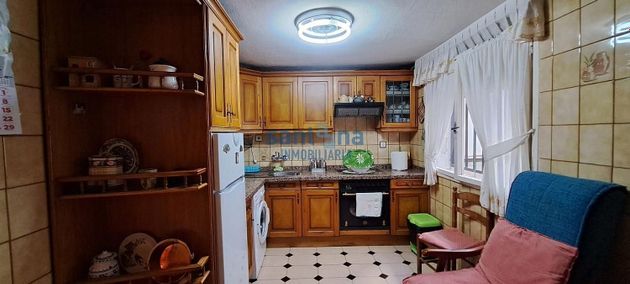 Foto 2 de Pis en venda a La Chantría - La Lastra de 4 habitacions amb terrassa i calefacció