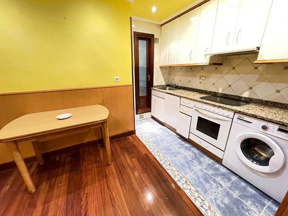 Foto 1 de Piso en venta en Iztieta - Olibet de 2 habitaciones con balcón y calefacción