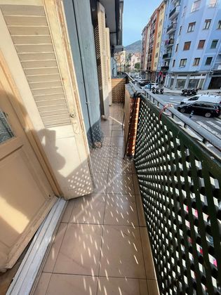Foto 2 de Piso en venta en Iztieta - Olibet de 2 habitaciones con balcón y ascensor