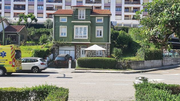 Foto 1 de Venta de chalet en Valdenoja - La Pereda de 7 habitaciones con terraza y garaje