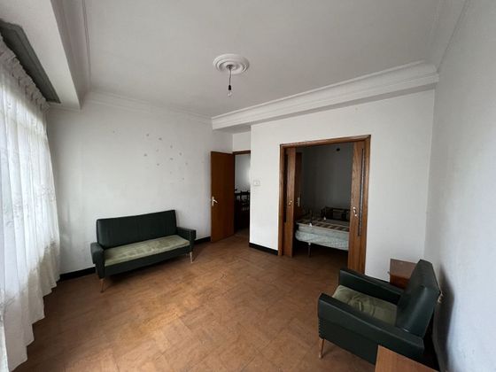 Foto 2 de Venta de piso en Recatelo - O Carme de 4 habitaciones con garaje y balcón