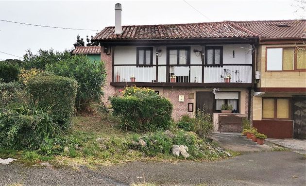 Foto 1 de Casa en venta en calle El Cueto de 4 habitaciones con garaje y jardín
