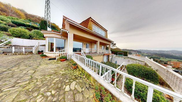 Foto 1 de Casa en venda a Arteixo de 4 habitacions amb terrassa i piscina
