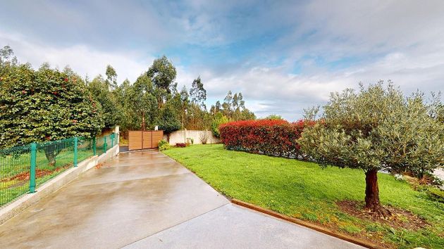 Foto 2 de Xalet en venda a Arteixo de 3 habitacions amb piscina i jardí