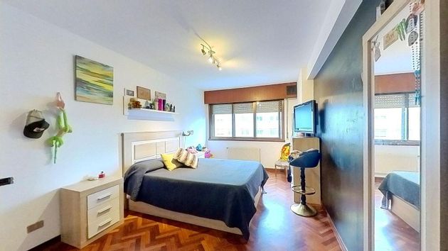 Foto 1 de Piso en venta en Os Mallos - San Cristóbal de 4 habitaciones con garaje y calefacción