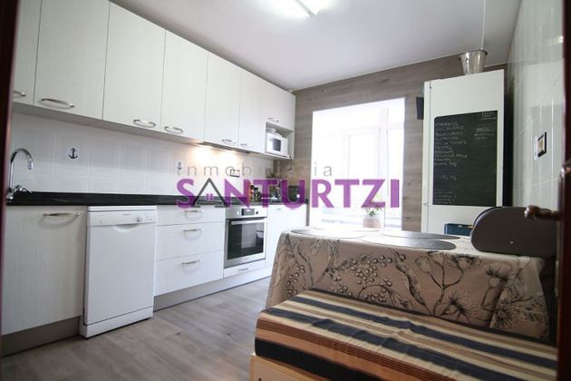 Foto 2 de Dúplex en venda a Santurtzi de 5 habitacions amb garatge i balcó