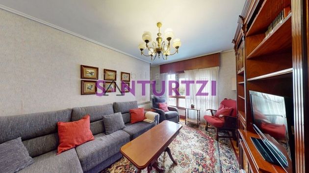 Foto 1 de Piso en venta en Santurtzi de 3 habitaciones con terraza y calefacción