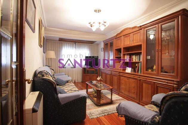 Foto 1 de Piso en venta en Santurtzi de 2 habitaciones con balcón y calefacción