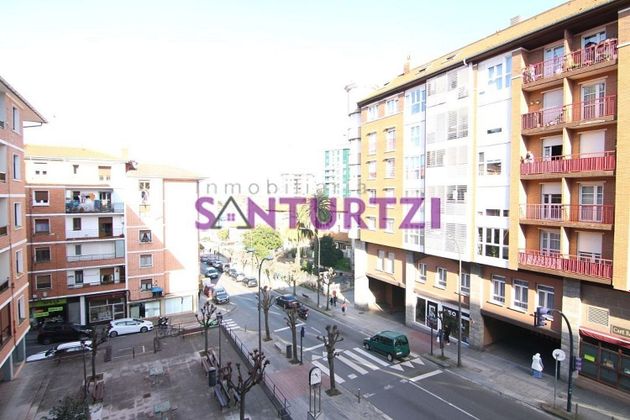 Foto 2 de Pis en venda a Santurtzi de 4 habitacions amb balcó i calefacció