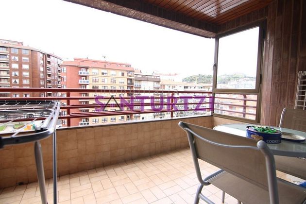 Foto 2 de Pis en lloguer a Santurtzi de 3 habitacions amb terrassa i mobles
