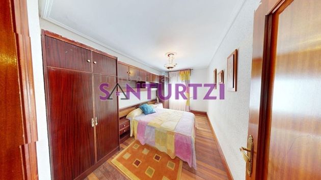 Foto 1 de Pis en venda a Santurtzi de 2 habitacions amb calefacció
