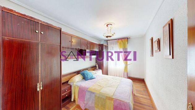 Foto 2 de Pis en venda a Santurtzi de 2 habitacions amb calefacció