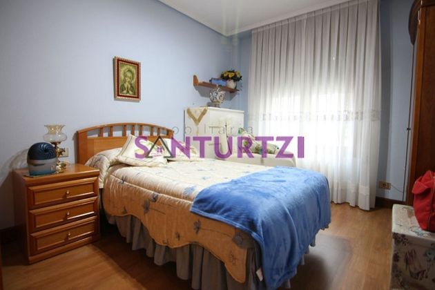 Foto 2 de Piso en venta en Santurtzi de 3 habitaciones con terraza y garaje