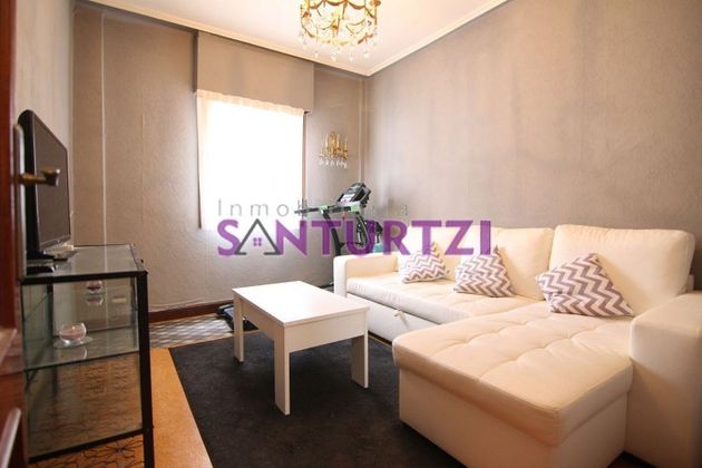 Foto 2 de Pis en venda a Santurtzi de 3 habitacions amb ascensor