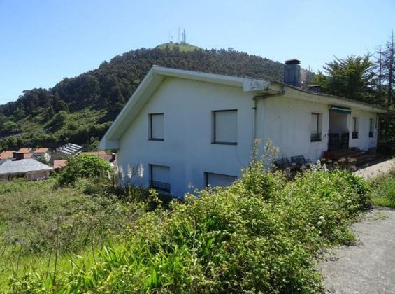Foto 2 de Chalet en venta en Castro de 5 habitaciones con terraza y garaje