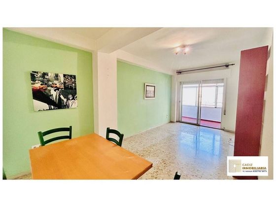 Foto 1 de Pis en venda a Cortadura - Zona Franca  de 2 habitacions amb terrassa i ascensor