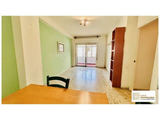 Foto 2 de Pis en venda a Cortadura - Zona Franca  de 2 habitacions amb terrassa i ascensor