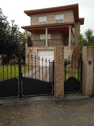 Foto 1 de Xalet en venda a Matamá - Beade - Bembrive - Valádares - Zamáns de 4 habitacions amb terrassa i piscina