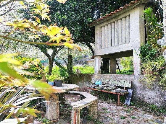 Foto 1 de Casa adossada en venda a Mos de 4 habitacions amb garatge i jardí