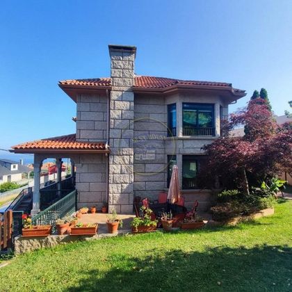 Foto 1 de Casa en venda a Coruxo - Oia - Saiáns de 4 habitacions amb terrassa i piscina
