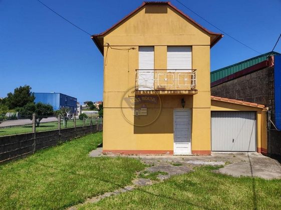 Foto 2 de Chalet en venta en Coruxo - Oia - Saiáns de 4 habitaciones con garaje y jardín