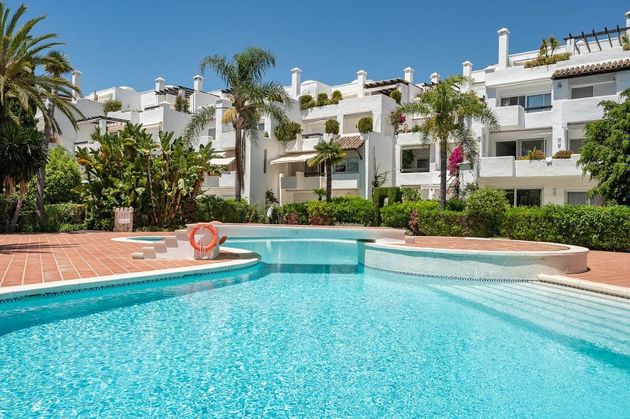 Foto 1 de Dúplex en venda a urbanización Alhambra del Mar de 3 habitacions amb terrassa i piscina